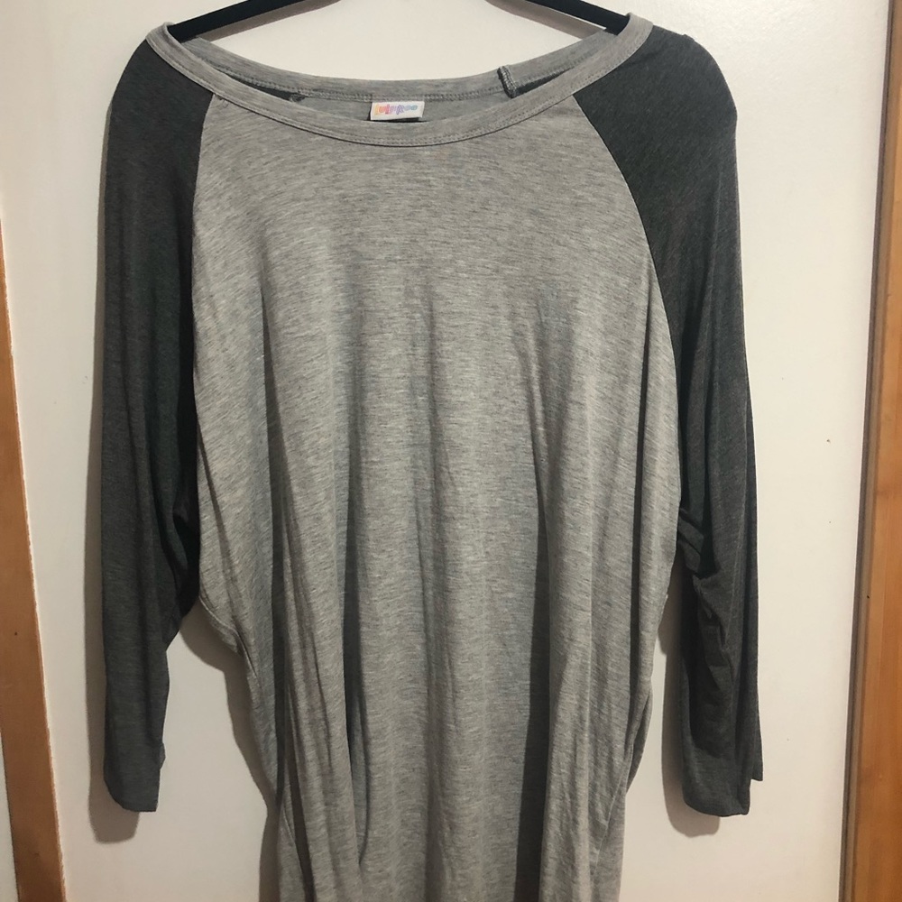 NWOT LULAROE GRAY 3/4 SLEEVE SHIRT